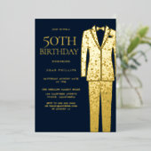 Gold & Navy Suit & Stropdas 50th Birthday Party Folie Uitnodiging (Staand Voorkant)
