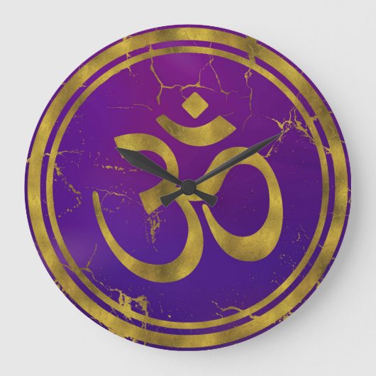 Gold OM-symbool - Aum, Omkara op Paars/Indigo Grote Klok (Voorkant)