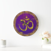 Gold OM-symbool - Aum, Omkara op Paars/Indigo Grote Klok (Huis)