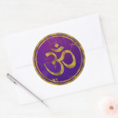 Gold OM-symbool - Aum, Omkara op Paars/Indigo Ronde Sticker (Envelop)