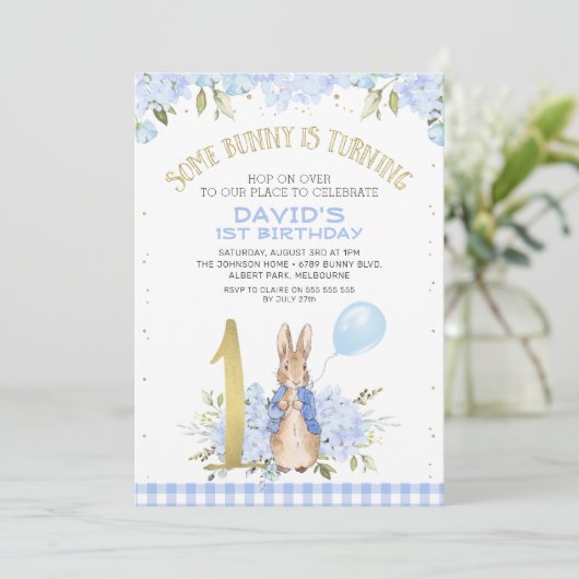 Gold One Blue Floral Peter Rabbit 1e verjaardag Kaart (Staand voorkant)