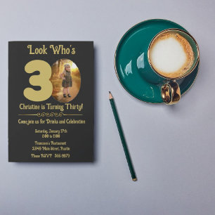 Gold op zwart met foto 30th Birthday Invitation Kaart