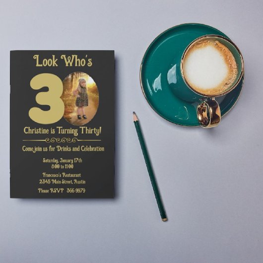 Gold op zwart met foto 30th Birthday Invitation Kaart