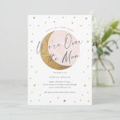 Gold Over the Moon Script Girls Baby shower Kaart (Staand voorkant)