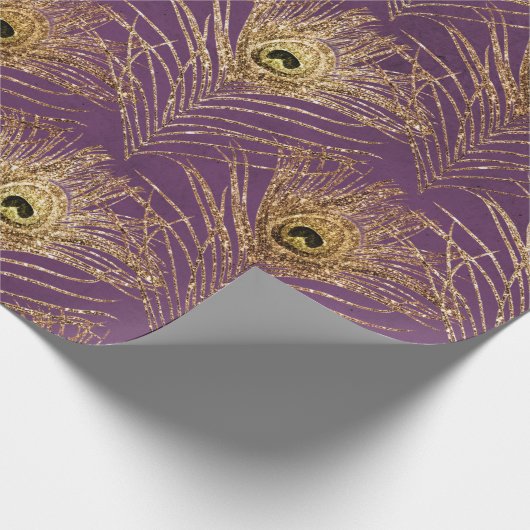 Gold Peacock Feathers op Paars Cadeaupapier (Hoek)