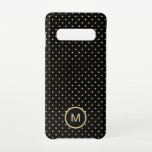 Gold Polka Dots Patroon Monogram Initiaal Zwart Samsung Galaxy S10 Hoesje<br><div class="desc">Een tijdloos patroon van gouden stippen op een klassieke zwarte achtergrond met monogram initiaal. Personaliseer uw initiaal eenvoudig en u kunt ook de achtergrond- en lettertypekleur wijzigen als u dat wenst via de optie Aanpassen.</div>