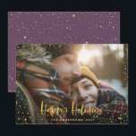 Gold prettige feestdagen sterren 1 foto Kerstmis Feestdagenkaart<br><div class="desc">Gold prettige feestdagen sterren 1 foto kerstfeestkaart. Met een manuscripttekst en goudeffect ontwerp,  kan de paarse achtergrondkleur veranderen om uw stijl aan te passen.</div>