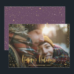 Gold prettige feestdagen sterren 1 foto Kerstmis Feestdagenkaart<br><div class="desc">Gold prettige feestdagen sterren 1 foto kerstfeestkaart. Met een manuscripttekst en goudeffect ontwerp,  kan de paarse achtergrondkleur veranderen om uw stijl aan te passen.</div>