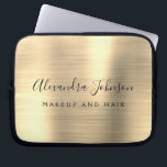 Gold Professional Metallic Monogram Business Laptop Sleeve<br><div class="desc">Modern Gold Girly make up and Hair Beauty Salon Faux Metallic Stainless Elegant Monogram Promotional Laptop Bag of Sleeve Promotional (Promo) Hoesje. Dit klasseprofessionele zakelijke computerhoesje kan worden aangepast om uw monogrammed naam van de scripthandtekening en het vak of de positie van de functitel te bevatten.</div>