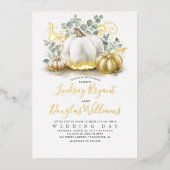 Gold Pumpkins en Eucalyptus Greenery Fall Wedding Folie Uitnodiging (Voorkant)
