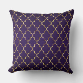 Gold Quatrefoil Pattern op Plum Paars Kussen