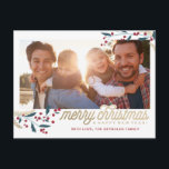 Gold Red Berries Foto Lijst | Vrolijk kerstfeest Briefkaart<br><div class="desc">Deze griezelige en feestelijke kerstpostkaart is voorzien van een foto-lijst,  winterbessen en zegt Merry Kerstmis en Happy Nieuwjaar! Voeg een tweede foto,  uw terugkeeradres en een voorgedrukt douanebericht voor gemakkelijke en snelle vakantiekaart toe post.</div>