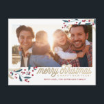 Gold Red Berries Foto Lijst | Vrolijk kerstfeest Briefkaart<br><div class="desc">Deze griezelige en feestelijke kerstpostkaart is voorzien van een foto-lijst,  winterbessen en zegt Merry Kerstmis en Happy Nieuwjaar! Voeg een tweede foto,  uw terugkeeradres en een voorgedrukt douanebericht voor gemakkelijke en snelle vakantiekaart toe post.</div>