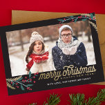 Gold Red Berries Foto Lijst | Vrolijk kerstfeest Feestdagenkaart<br><div class="desc">Deze griezelige en feestelijke kerstkaart is voorzien van een foto-lijst,  winterbessen en zegt vrolijk kerstfeest en gelukkig nieuwjaar!</div>