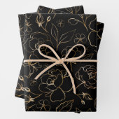 Gold-rozen op een zwarte papierflatset van 3 inpakpapier vel (In situ)