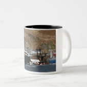 Gold Rush, Vist Trawler in de Nederlandse haven, A Tweekleurige Koffiemok (Voorkant rechts)