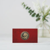 Gold Sacred Eastern Dragon Medallion on Red Velvet Visitekaartje (Staand voorkant)
