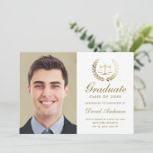 Gold Scales of Justice Law White Afstuderen Aankondiging (Staand voorkant)