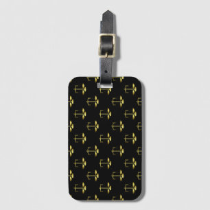 Gold Scales of Justice op Black Repeoning Pattern Bagagelabel