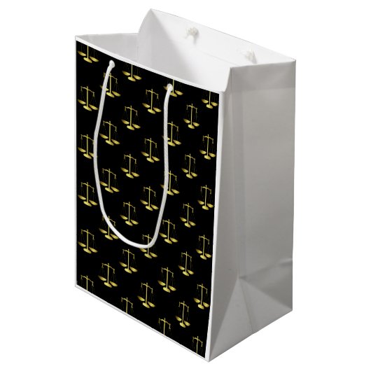 Gold Scales of Justice op Black Repeoning Pattern Medium Cadeauzakje (Voorkant Gekanteld)