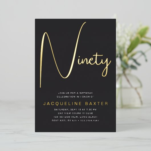 Gold Script 90th Birthday Party Folie Uitnodiging (Staand Voorkant)