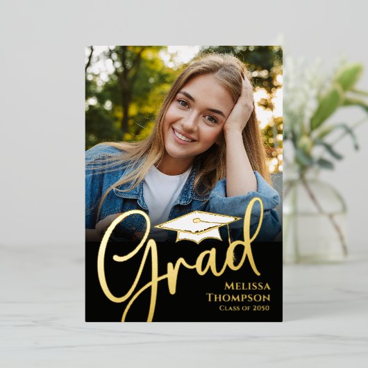 Gold Script Afstuderen Photo Template Classic Folie Uitnodiging (Staand Voorkant)