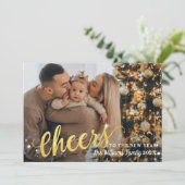 Gold Script Cheers op de foto van het nieuwe jaar  Feestdagenkaart (Staand voorkant)
