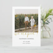Gold Script Custom We Eloped Kaart met Foto (Staand voorkant)