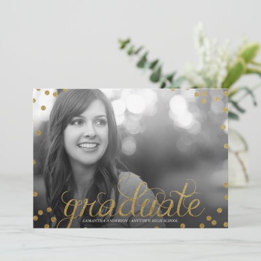 Gold Script Glitter Kijk Foto Afstuderen uitnodige Kaart (Staand voorkant)