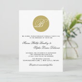 Gold Script Monogram Formele Weddenschappen Uitnod Kaart (Staand voorkant)