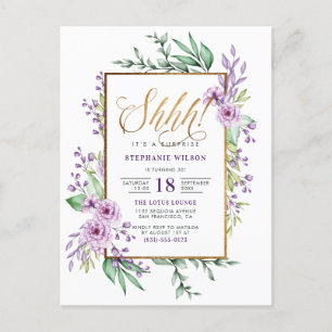Gold Script Paars Floral Surprise Birthday Party Uitnodiging Briefkaart