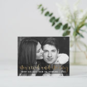 Gold Script Pas getrouwd Vakantie Zwart-wit Foto Feestdagenkaart (Staand voorkant)