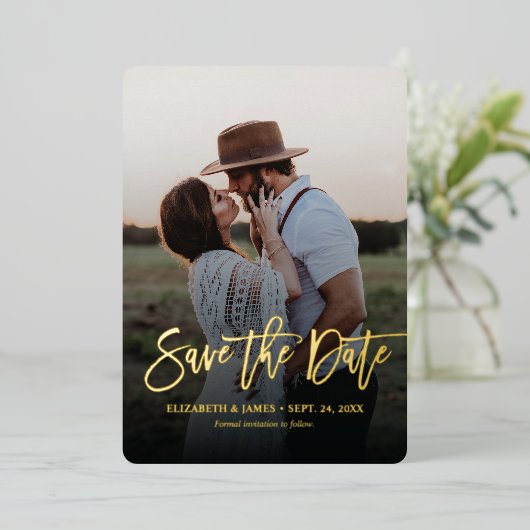 Gold Script Rustic Save the Date Wedding Folie Uitnodiging (Staand Voorkant)