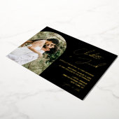 Gold Script Tekstnamen op zwarte foto bruiloft Folie Uitnodiging (Gedraaid)