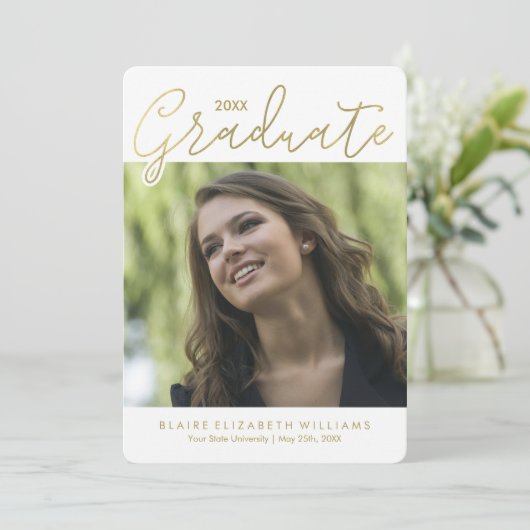 Gold Script Typography Afstuderen Aankondiging (Staand voorkant)