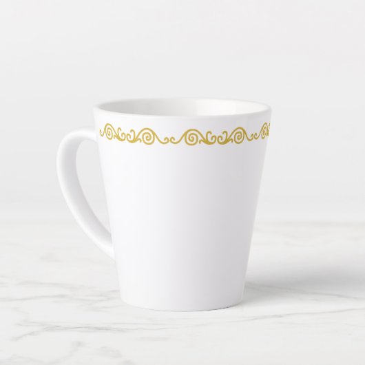 Gold Scrollwork Latte Mok (Linkerhoek)