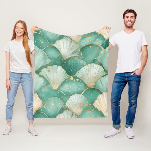 Gold Sea Shell Wave Pattern in Aqua Teal Fleece Deken (In situ)