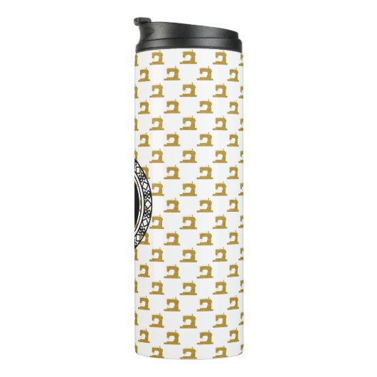 Gold Sewing Machine Pattern met Monogram ・ Crafts Thermosbeker (Geroteerd rechts)