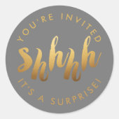 Gold Shh Surprise Birthday Gray Ronde Sticker (Voorkant)