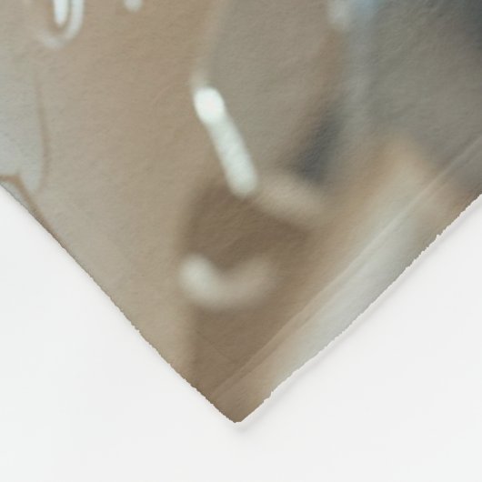 gold shinning diamond ring fleece deken (Hoek)