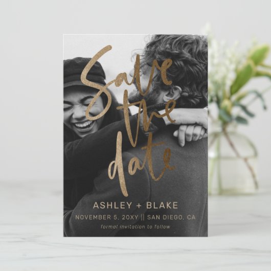 Gold Simple Handwrite Calligrafie Photo Save The Date (Staand voorkant)