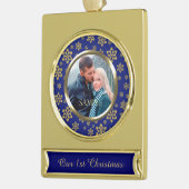 Gold Snowflake op Blauwe Eerste Kerstmis Verguld Banner Ornament (Links)