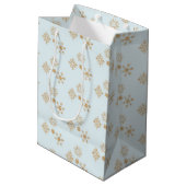 Gold Snowflake op het Frosty Blue-kerstpatroon Medium Cadeauzakje (Achterkant Gekanteld)