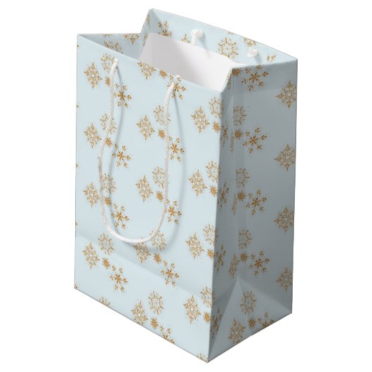 Gold Snowflake op het Frosty Blue-kerstpatroon Medium Cadeauzakje (Achterkant Gekanteld)