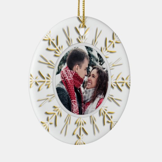 Gold Snowflake Winter Verloving Foto Keramisch Ornament (Rechts)