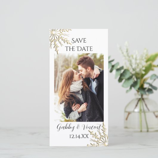 Gold Snowflake Winter Wedding Save the Date Photo (Staand voorkant)