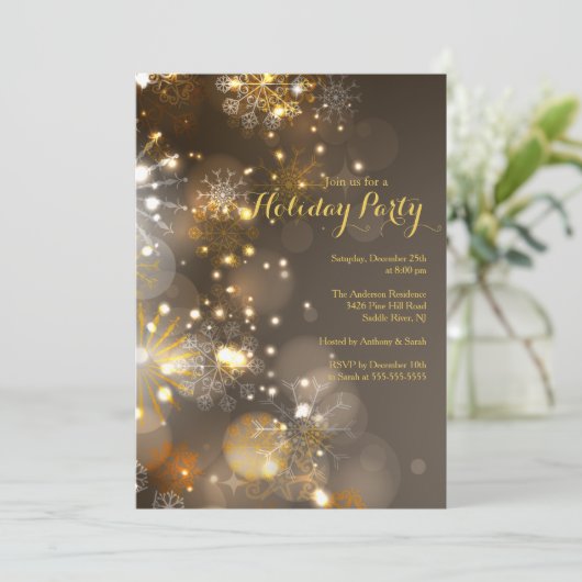 Gold Snowflakes & Bokeh Lights Holiday Uitnodiging (Staand voorkant)
