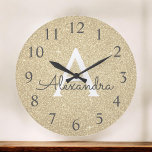 Gold Sparkle Glitter Monogram Naam en Initiaal Grote Klok<br><div class="desc">Gold Sparkle Glitter Monogram Name en Initiaal Serving Wall Clock. De Wall Clock maakt het perfecte cadeau voor iemand die van sparkle en glitter houdt.</div>