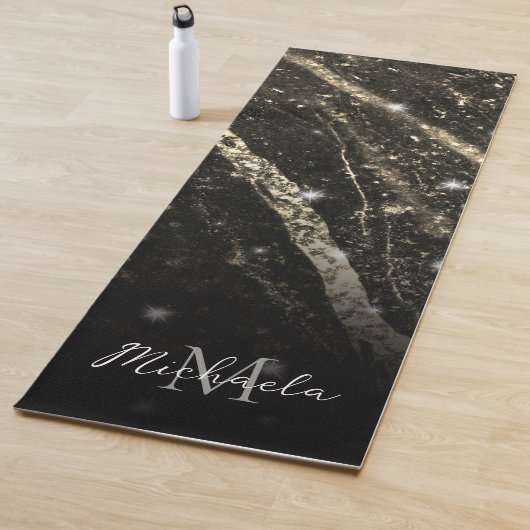 Gold sparly line op Black rock Monogram Yogamat (In situ)
