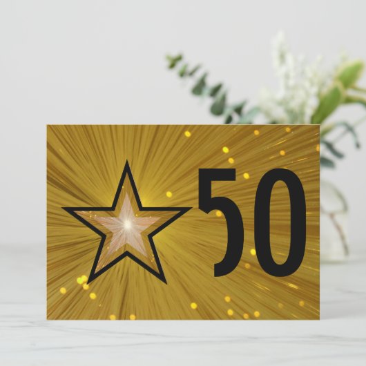 Gold Star '50' verjaardagsdagsuitnodiging zwart te Kaart (Staand voorkant)